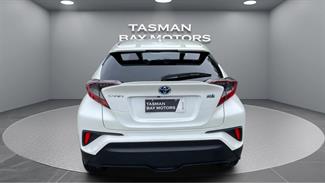 2017 Toyota C-HR - Thumbnail