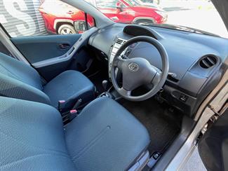 2005 Toyota Vitz - Thumbnail