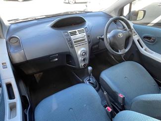 2005 Toyota Vitz - Thumbnail