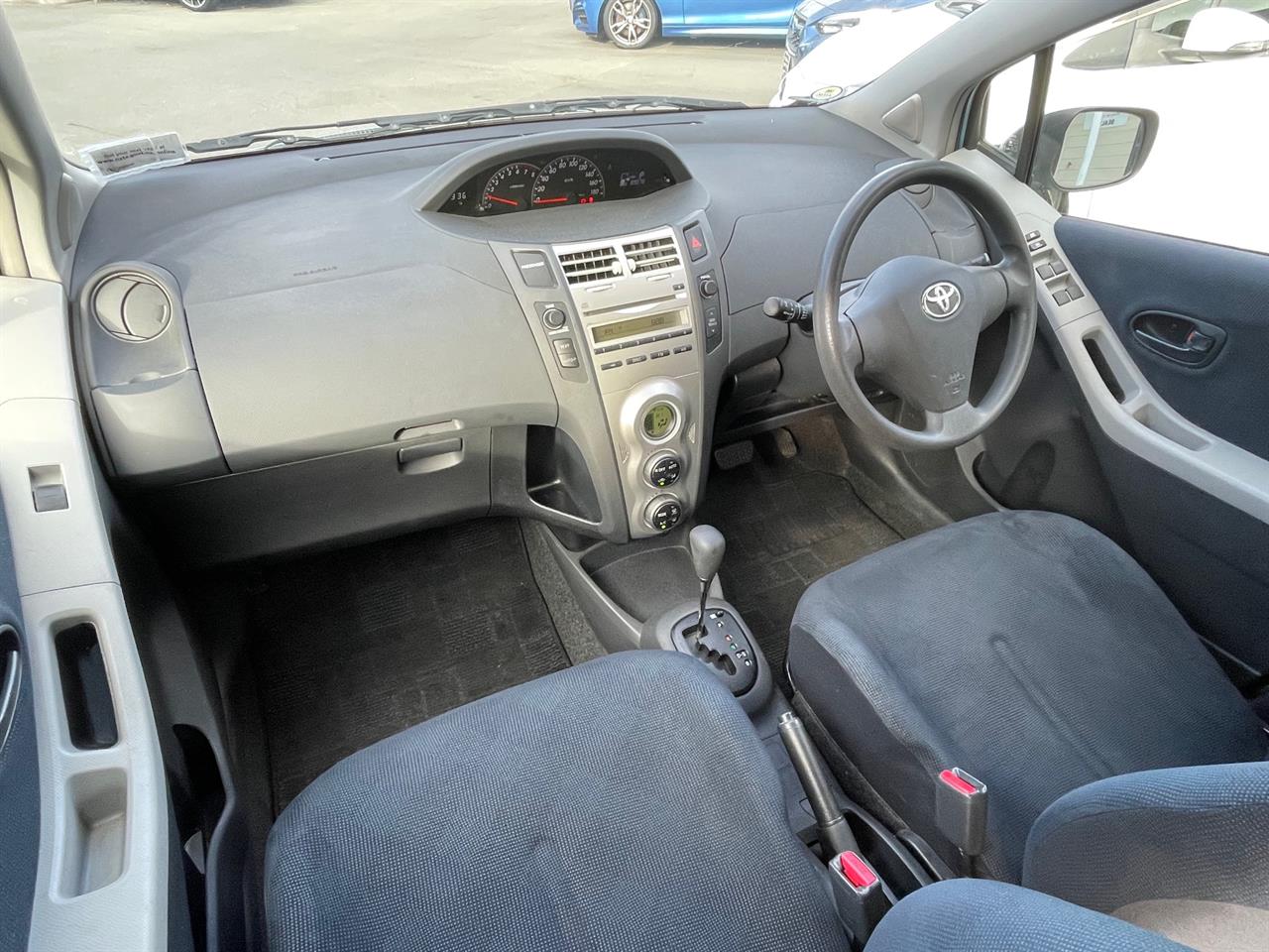 2005 Toyota Vitz