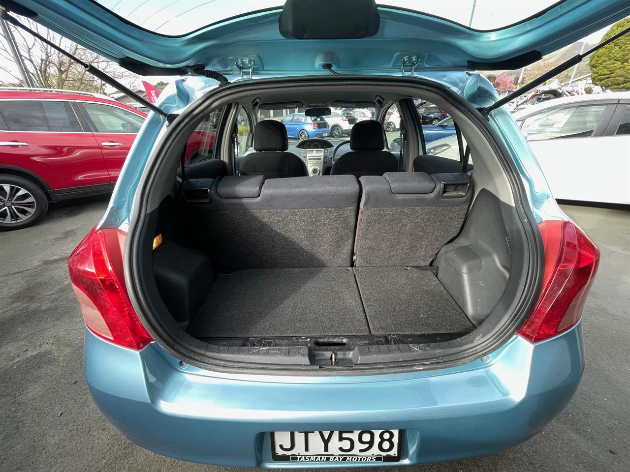 2005 Toyota Vitz