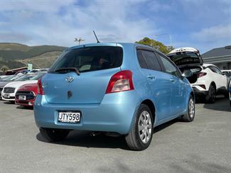 2005 Toyota Vitz - Thumbnail