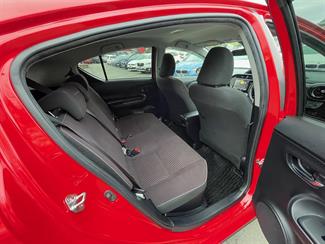 2016 Toyota Aqua - Thumbnail