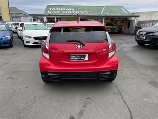 2016 Toyota Aqua - Thumbnail