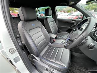 2023 Volkswagen Tiguan - Thumbnail