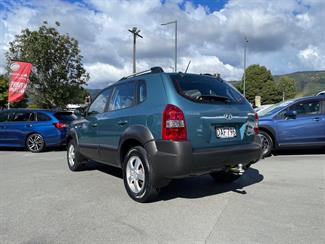 2005 Hyundai Tucson - Thumbnail