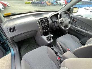 2005 Hyundai Tucson - Thumbnail