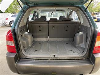 2005 Hyundai Tucson - Thumbnail