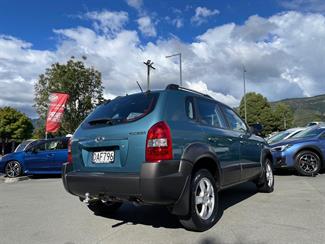 2005 Hyundai Tucson - Thumbnail