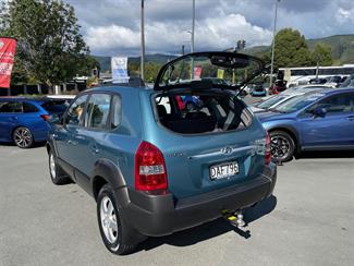 2005 Hyundai Tucson - Thumbnail
