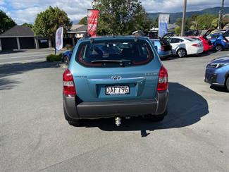 2005 Hyundai Tucson - Thumbnail