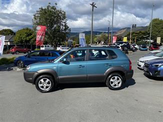 2005 Hyundai Tucson - Thumbnail
