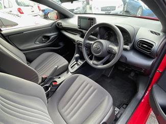 2021 Toyota Yaris - Thumbnail