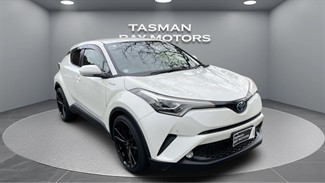 2017 Toyota C-HR - Thumbnail