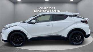 2017 Toyota C-HR - Thumbnail