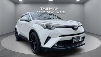 2017 Toyota C-HR - Thumbnail