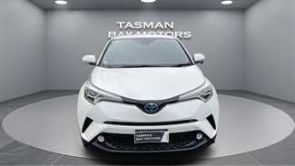 2017 Toyota C-HR - Thumbnail