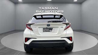 2017 Toyota C-HR - Thumbnail
