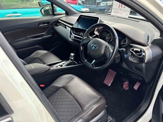 2017 Toyota C-HR - Thumbnail