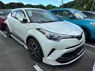 2017 Toyota C-HR - Thumbnail