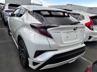 2017 Toyota C-HR - Thumbnail