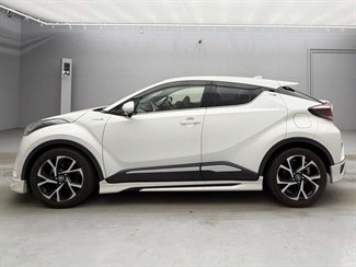 2017 Toyota C-HR - Thumbnail