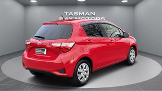 2017 Toyota Vitz - Thumbnail