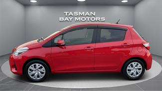 2017 Toyota Vitz - Thumbnail
