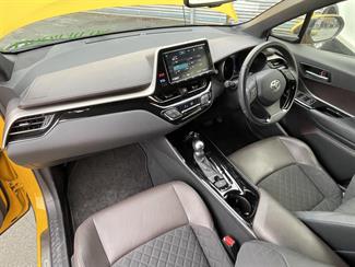2017 Toyota C-HR - Thumbnail