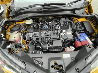 2017 Toyota C-HR - Thumbnail