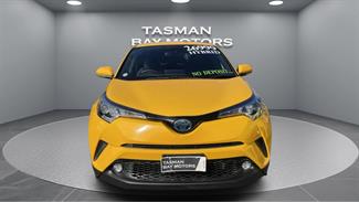 2017 Toyota C-HR - Thumbnail