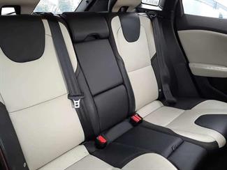 2013 Volvo V40 - Thumbnail