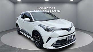 2017 Toyota C-HR - Thumbnail