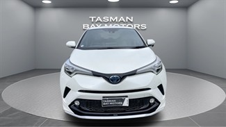 2017 Toyota C-HR - Thumbnail