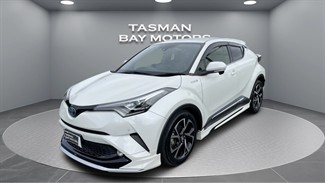 2017 Toyota C-HR - Thumbnail