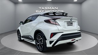2017 Toyota C-HR - Thumbnail