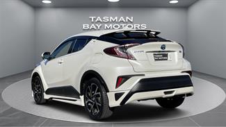 2019 Toyota C-HR - Thumbnail