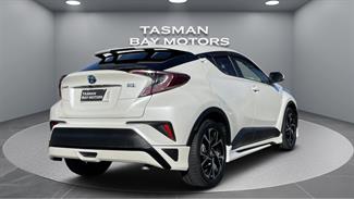 2019 Toyota C-HR - Thumbnail