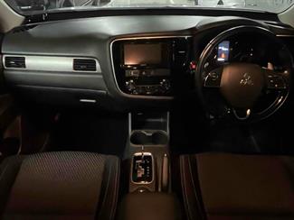 2015 Mitsubishi Outlander - Thumbnail