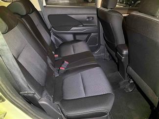 2015 Mitsubishi Outlander - Thumbnail