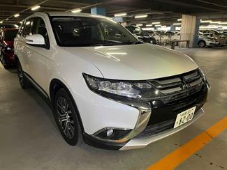 2015 Mitsubishi Outlander - Thumbnail