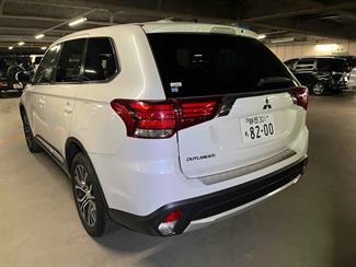 2015 Mitsubishi Outlander - Thumbnail