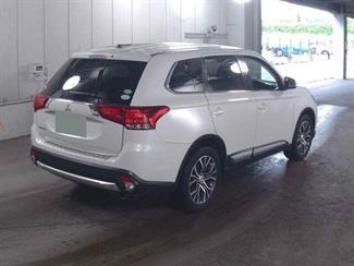 2015 Mitsubishi Outlander - Thumbnail