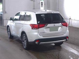2015 Mitsubishi Outlander - Thumbnail