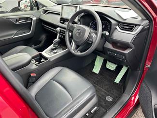 2020 Toyota RAV4 - Thumbnail