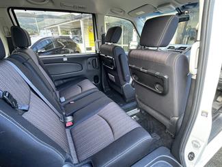 2015 Nissan Serena - Thumbnail