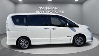 2015 Nissan Serena - Thumbnail