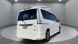 2015 Nissan Serena - Thumbnail
