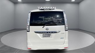 2015 Nissan Serena - Thumbnail