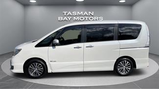 2015 Nissan Serena - Thumbnail